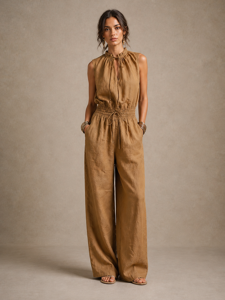 Nora | Combinazione elegante con colletto alto e taglio fluido