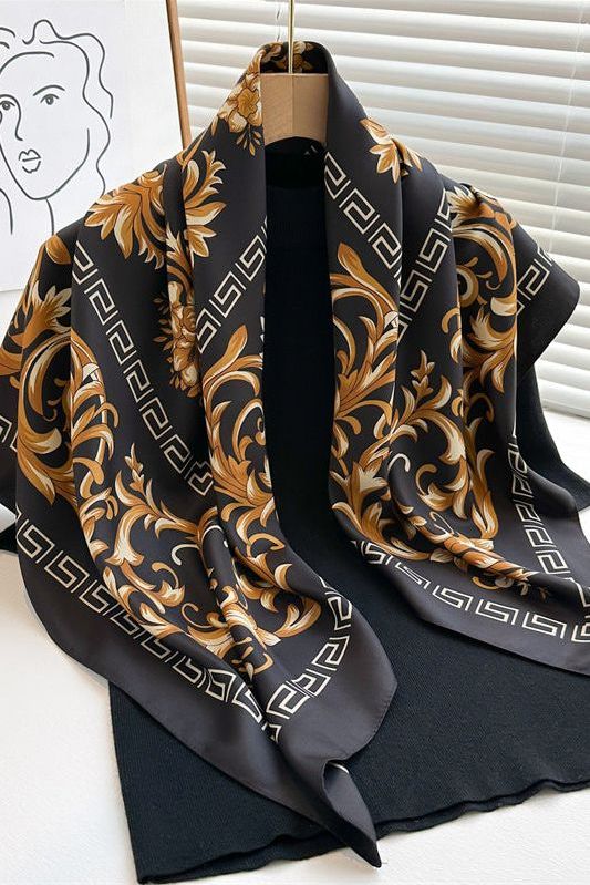 Galina Musta Foulard (100 % Seta - 88 cm)