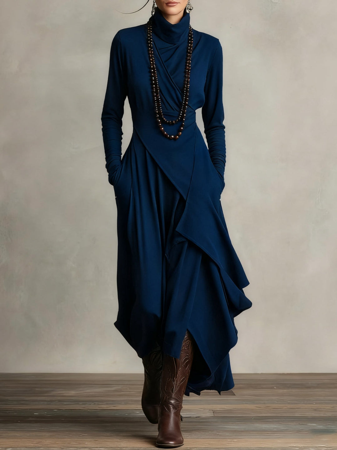 Aurelia · Vestito maxi plissettato asimmetrico con colletto alto